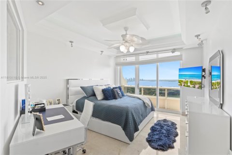 Condo in Miami Beach, Florida, 2 bedrooms  № 1938196 - photo 27