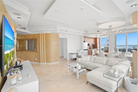 Condo in Miami Beach, Florida, 2 bedrooms  № 1938196 - photo 23