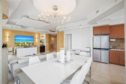 Condo in Miami Beach, Florida, 2 bedrooms  № 1938196 - photo 19