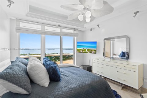Condo in Miami Beach, Florida, 2 bedrooms  № 1938196 - photo 28