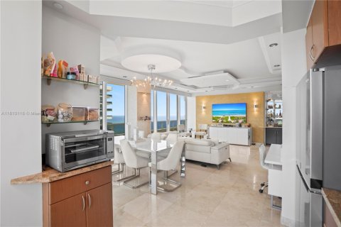 Condo in Miami Beach, Florida, 2 bedrooms  № 1938196 - photo 24