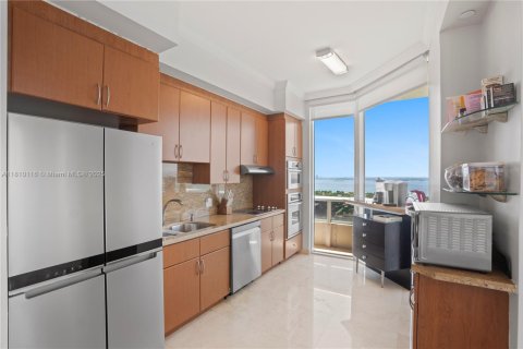 Condo in Miami Beach, Florida, 2 bedrooms  № 1938196 - photo 20