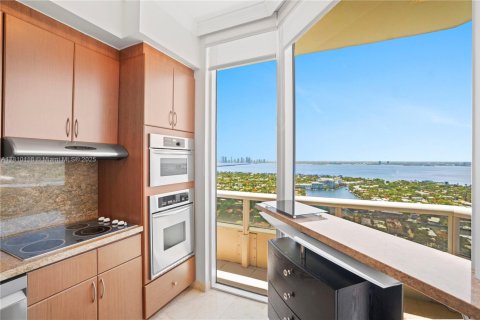 Condo in Miami Beach, Florida, 2 bedrooms  № 1938196 - photo 22