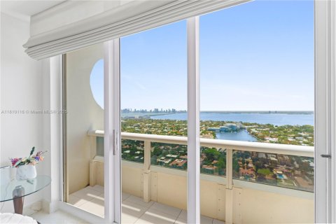 Condo in Miami Beach, Florida, 2 bedrooms  № 1938196 - photo 29