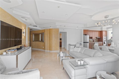Condo in Miami Beach, Florida, 2 bedrooms  № 1938196 - photo 25