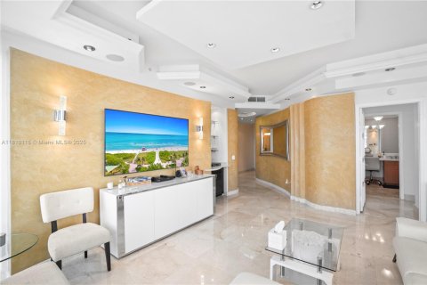 Condo in Miami Beach, Florida, 2 bedrooms  № 1938196 - photo 26