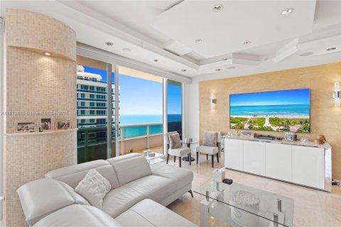 Condo in Miami Beach, Florida, 2 bedrooms  № 1938196 - photo 16