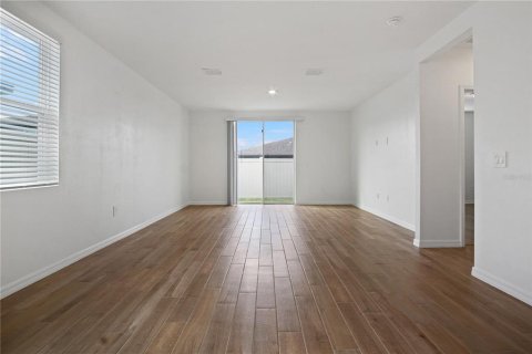House in Haines City, Florida 4 bedrooms, 151.43 sq.m. № 2393771 - photo 7