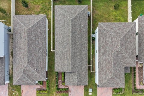House in Haines City, Florida 4 bedrooms, 151.43 sq.m. № 2393771 - photo 3