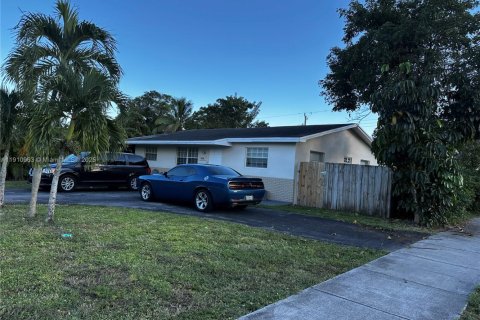 House in Miramar, Florida 4 bedrooms, 167.22 sq.m. № 1966086 - photo 2