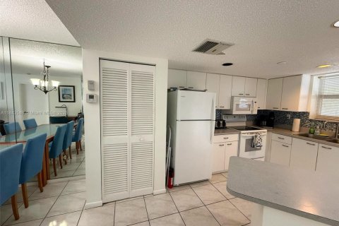 Condominio en venta en Sunny Isles Beach, Florida, 2 dormitorios, 123.56 m2 № 1881501 - foto 6