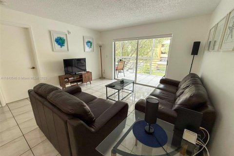 Condominio en venta en Sunny Isles Beach, Florida, 2 dormitorios, 123.56 m2 № 1881501 - foto 1