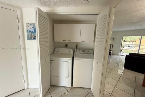 Condominio en venta en Sunny Isles Beach, Florida, 2 dormitorios, 123.56 m2 № 1881501 - foto 9