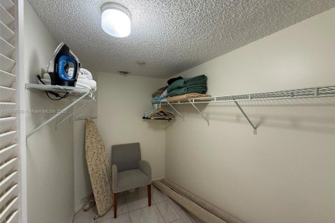 Condominio en venta en Sunny Isles Beach, Florida, 2 dormitorios, 123.56 m2 № 1881501 - foto 15
