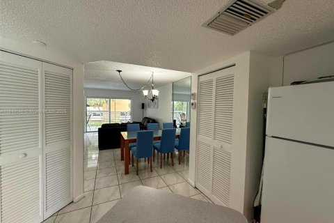 Condominio en venta en Sunny Isles Beach, Florida, 2 dormitorios, 123.56 m2 № 1881501 - foto 7