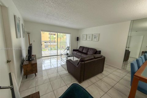 Condominio en venta en Sunny Isles Beach, Florida, 2 dormitorios, 123.56 m2 № 1881501 - foto 2