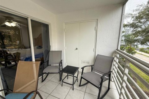 Condominio en venta en Sunny Isles Beach, Florida, 2 dormitorios, 123.56 m2 № 1881501 - foto 19