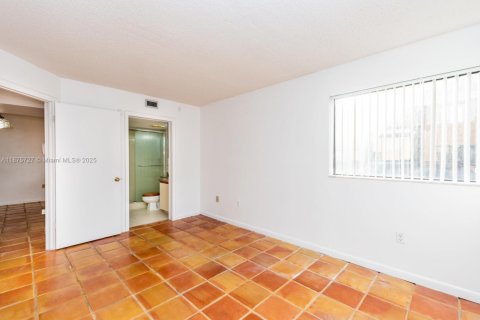 Condominio en venta en Miami Lakes, Florida, 2 dormitorios, 115.2 m2 № 1980363 - foto 24