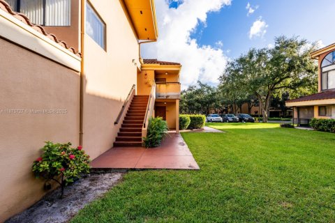 Condominio en venta en Miami Lakes, Florida, 2 dormitorios, 115.2 m2 № 1980363 - foto 2