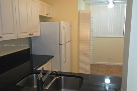 Condominio en venta en Oakland Park, Florida, 2 dormitorios, 85.47 m2 № 2077335 - foto 4