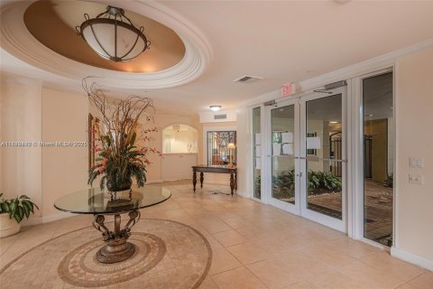 Condo in Sunny Isles Beach, Florida, 2 bedrooms  № 1944998 - photo 4