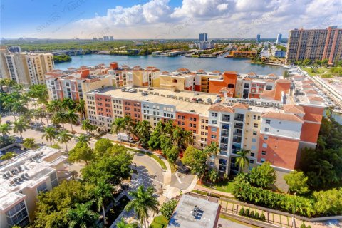 Condo in Sunny Isles Beach, Florida, 2 bedrooms  № 1944998 - photo 14