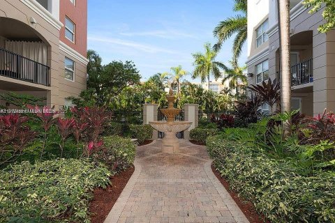 Condo in Sunny Isles Beach, Florida, 2 bedrooms  № 1944998 - photo 17