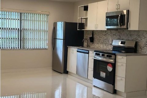 Casa en alquiler en Hollywood, Florida, 2 dormitorios, 74.32 m2 № 1937703 - foto 3