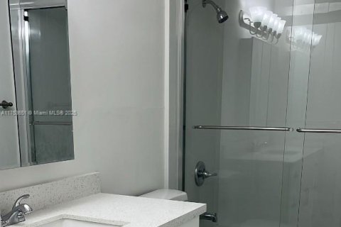 Casa en alquiler en Hollywood, Florida, 2 dormitorios, 74.32 m2 № 1937703 - foto 1