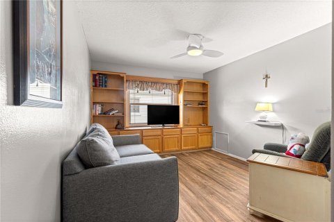 House in The Villages, Florida 3 bedrooms, 165.27 sq.m. № 1816229 - photo 18