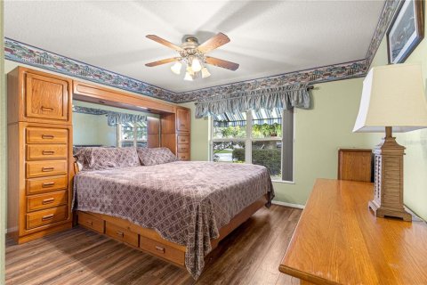 House in The Villages, Florida 3 bedrooms, 165.27 sq.m. № 1816229 - photo 10