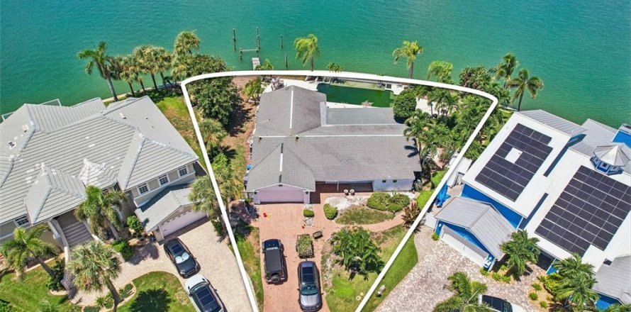 Land in Saint Petersburg, Florida № 2304949