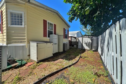 House in Dania Beach, Florida 2 bedrooms, 136.66 sq.m. № 1931835 - photo 19