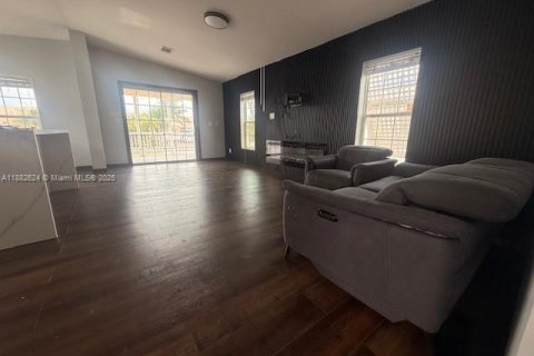 House in Dania Beach, Florida 2 bedrooms, 136.66 sq.m. № 1931835 - photo 2