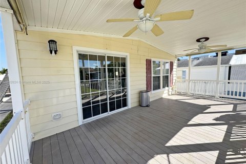 House in Dania Beach, Florida 2 bedrooms, 136.66 sq.m. № 1931835 - photo 16