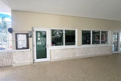 House in Dania Beach, Florida 2 bedrooms, 136.66 sq.m. № 1931835 - photo 23