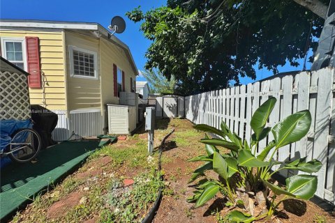 House in Dania Beach, Florida 2 bedrooms, 136.66 sq.m. № 1931835 - photo 18