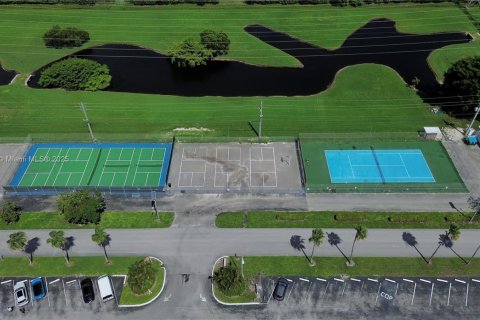 House in Dania Beach, Florida 2 bedrooms, 136.66 sq.m. № 1931835 - photo 30