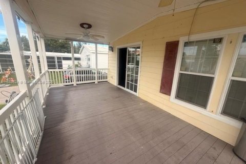 House in Dania Beach, Florida 2 bedrooms, 136.66 sq.m. № 1931835 - photo 8