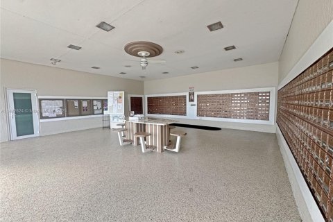 House in Dania Beach, Florida 2 bedrooms, 136.66 sq.m. № 1931835 - photo 22