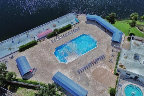 House in Dania Beach, Florida 2 bedrooms, 136.66 sq.m. № 1931835 - photo 26