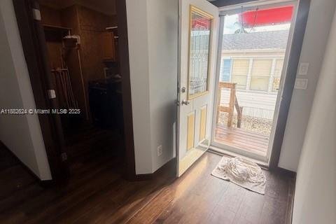 House in Dania Beach, Florida 2 bedrooms, 136.66 sq.m. № 1931835 - photo 3