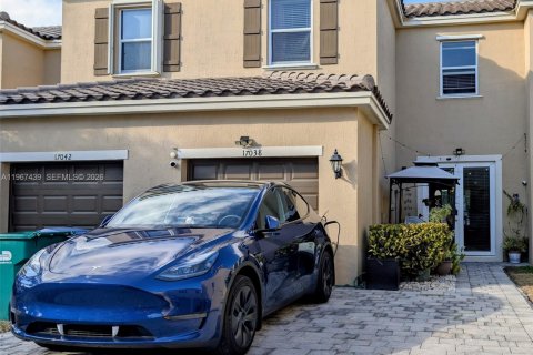 Touwnhouse à vendre à Miami, Floride: 3 chambres, 161.65 m2 № 2031407 - photo 2