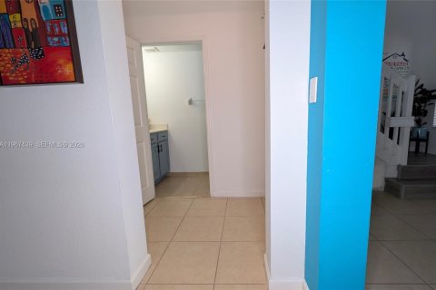 Touwnhouse à vendre à Miami, Floride: 3 chambres, 161.65 m2 № 2031407 - photo 25