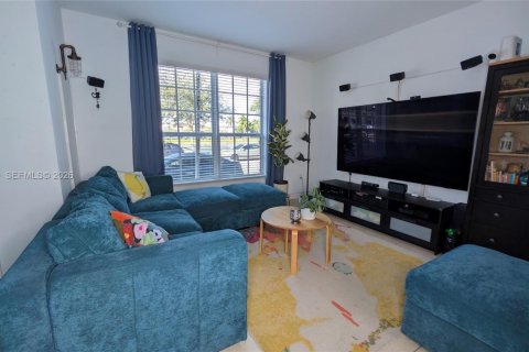 Touwnhouse à vendre à Miami, Floride: 3 chambres, 161.65 m2 № 2031407 - photo 12