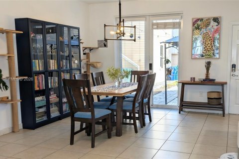 Touwnhouse à vendre à Miami, Floride: 3 chambres, 161.65 m2 № 2031407 - photo 13