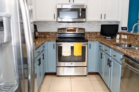 Touwnhouse à vendre à Miami, Floride: 3 chambres, 161.65 m2 № 2031407 - photo 10