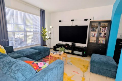 Touwnhouse à vendre à Miami, Floride: 3 chambres, 161.65 m2 № 2031407 - photo 6