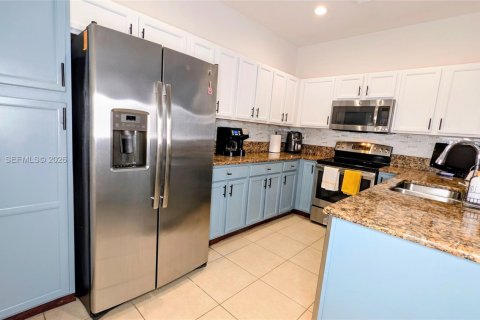 Touwnhouse à vendre à Miami, Floride: 3 chambres, 161.65 m2 № 2031407 - photo 9