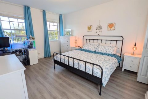 Touwnhouse à vendre à Miami, Floride: 3 chambres, 161.65 m2 № 2031407 - photo 17